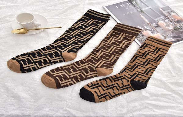 G Classic Design Port Baumwollstrümpfe Socken Frauen Italien Brands Vintage Wire Socken mittlerer Strumpf Designer Telefon Fall Medien Chaus7413711