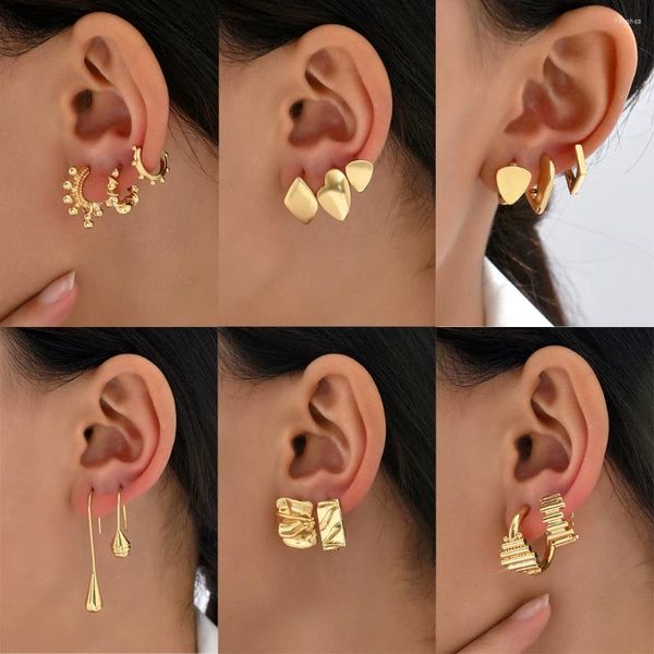 Hoop Ohrringe Mode kreatives Metallgold, kleines Set für Frauen durch Pierking Huggie Stud Trend Schmuck Großhandel