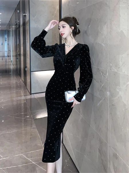 Vestidos casuais 2024 Autumn Winter Dot Print Temperamental Mulheres vestido midi vintage ol V Party Slimming Party Korean Split Velvet vestidos