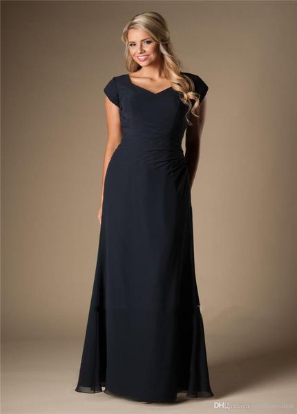 Dark Navy Blue Einfache Chiffon Bescheidene Brautjungfernkleider Kurzärmele lange Fußboden billige Hochzeitsfeier Kleider Sommermädchen der Honor47777112