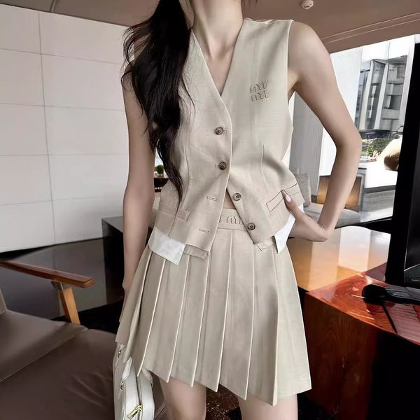 Designer di donne a due pezzi Designer Miui Summer Nuova lettera di ricamo alla moda design elegante in stile preppy slidet slit short short shirt blazer blazer