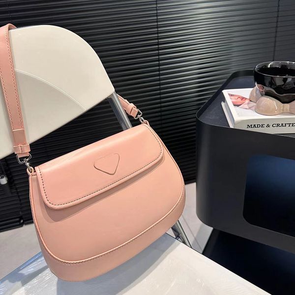 Moda cleo alt omuz çantası lüks tasarımcı deri manyetik snap bayanlar flep metal üçgen logo crossbody çantalar çanta hobo cüzdan