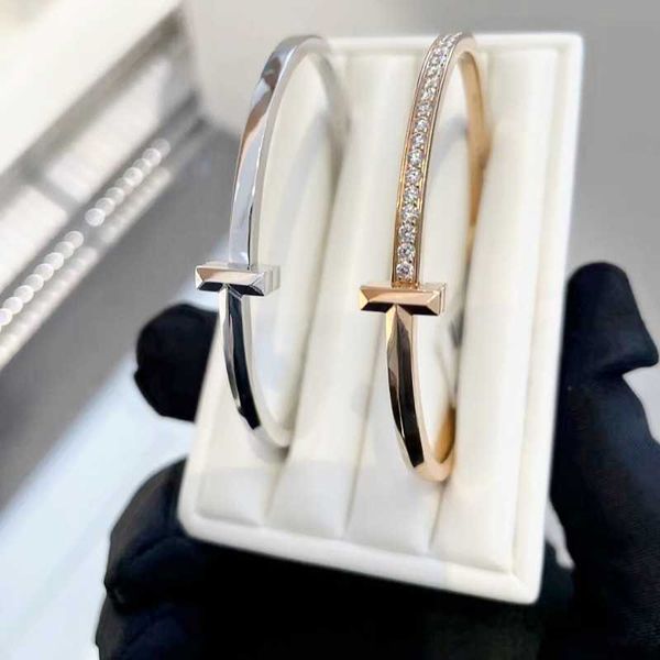 Bracciale ad alta versione di design di tiffancy di alta qualità Bracciale oro per donne 18k oro rosa in oro pieno di diamante e un braccialetto a metà diamante stretto per coppie originale 11 arguzia