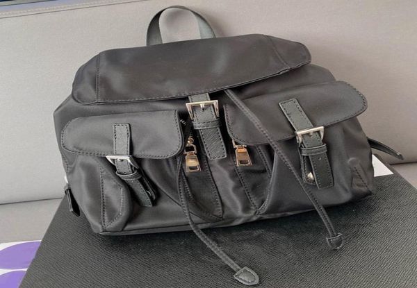 Unissex Classic Rucksack Nylon Backpack Black Back Pack Triangle Designers Mens Womens assinam bolsas de ombro esportivas de qualidade boa Multi7500357