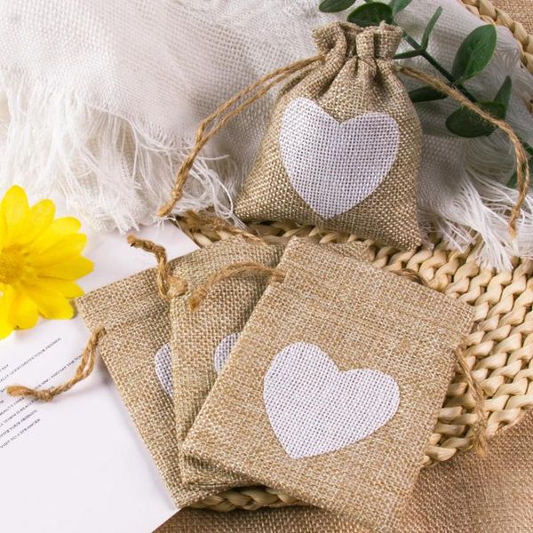 Wrap regalo 10pcs Heart Burlap Bags cowining borse per matrimoni rustico Contaglia per imballaggio natalizio per la festa di compleanno della festa per baby shower decorazioni