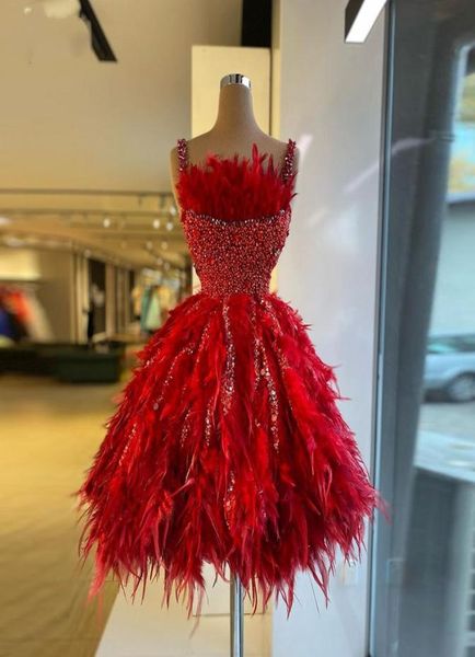 Designer Red Cocktail Dresses 2022 Mini lunghezza Shinny perline abiti da ballo corto splendido abiti da festa della piuma di piuma CUS5220506