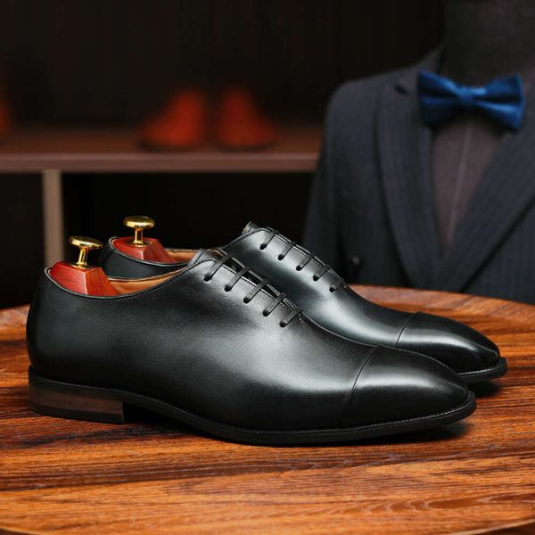 Scarpe in pelle appuntita italiana per uomo nuovo business formale a tre giunti oxford tone strato