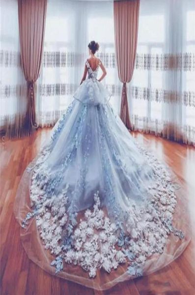 Aplique 3D Apliques Vestidos de noiva 2018 Gelo azul peplum Cathedral Train Vestidos de noiva Camadas de tule personalizadas casamentos vestidos3583210