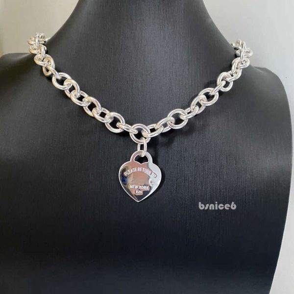 2024 Designer de colar de Tiffancy Sterling Silver T Família pêssego pingente de coração Chain espessa de colar de colar feminino em forma de coração em forma de coração de luxo em estilo versátil 6892