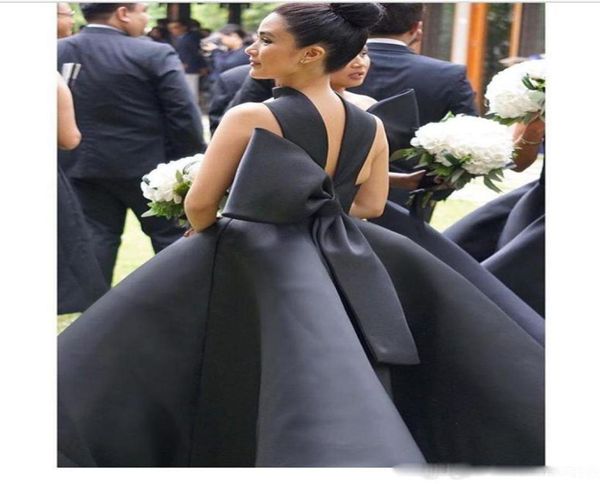 Elegante abito da damigella d'onore arabo nero 2017 Abito da ballo Halter Maid of Honor Abiti per la caviglia Abiti da festa formali 6228321