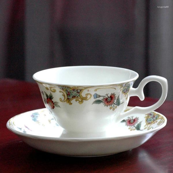 Canecas Europeias BONE China Coffee Cup e Pires Conjunto Inglês Cerâmica Vintage Presente de leite para o café da manhã para casa