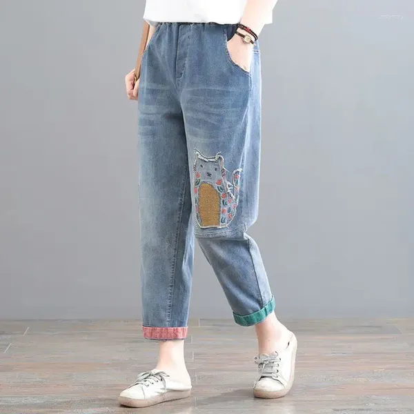 Jeans femininos 2024 Primavera e verão Edição coreana Casual Faixa de adesivos de desenho animado de grandes dimensões com bordados ocidentais para mulheres