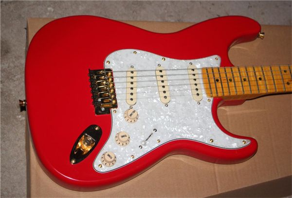 Store di fabbrica Red corpo giallo acero tastiera ST 6 corde chitarra elettrica Guitarra7451282