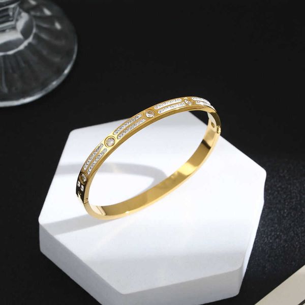 Роскошные дизайнерские браслеты онлайн -магазин золотой золото полная бриллиантовая легкая роскошь два ряда бриллиантового браслета с полным небом для женской моды и элегантности Новый крутой стиль браслет