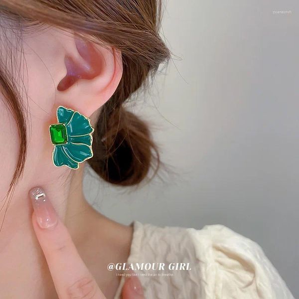Stud Küpe 2024 İlkbahar Yaz Çiçekleri Fan şeklindeki Vintage Yeşil Mavi Gül Kırmızı Damlayan Yağ Kulak Çıtçıtları Kadınlar için Modaya Gizli Mücevher Hediyesi