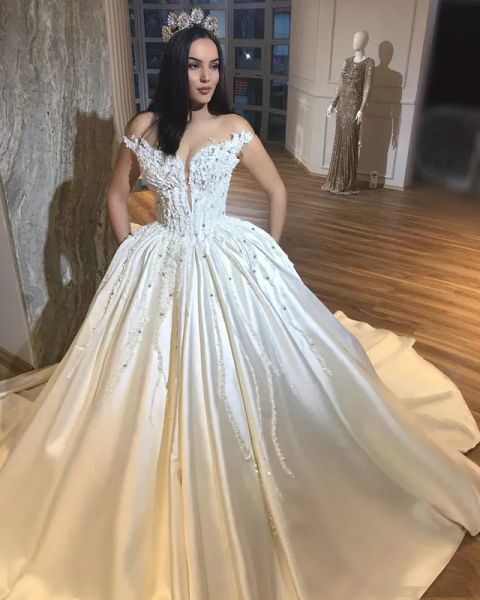 Vestidos vestidos de bola princesa vestidos de noiva, veja através de jóias pérolas de miçangas vestidos de noiva Apliques de cetim elegantes vestidos de noiva do trem de cetim