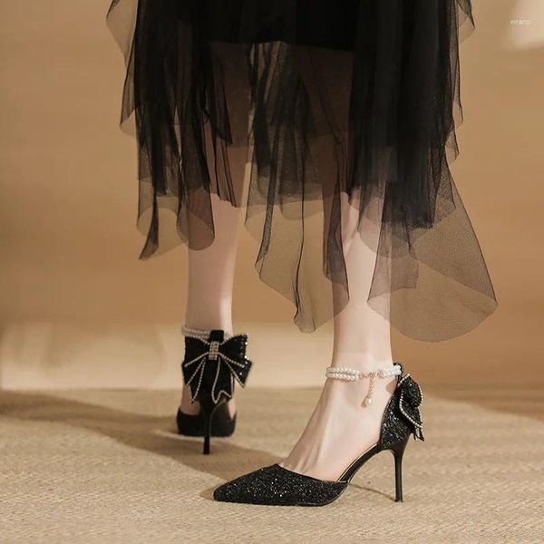 Scarpe eleganti taglia 34-40 2024 tacchi alti puntati di punta per perle nere con tacco da stiletto da donna con paillettes
