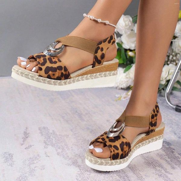 Sandali patchwork di grandi dimensioni con fibbia in metallo cuneo tallone casual per donne scarpe stampate leopardo donna 2024 tendenza