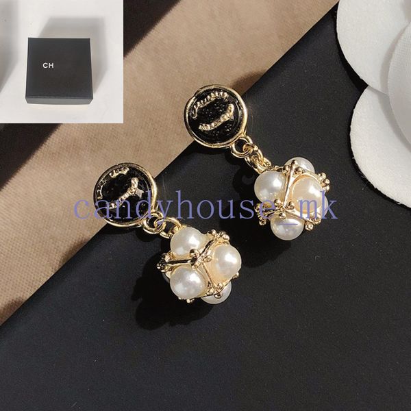 Orecchini designer in stile euro-americano Diamond Letter Pearl Eargrop Brand Acciaio inossidabile 925 Earinger Oreger Crystal Silver Donne Regalo di compleanno del matrimonio Donne con scatola