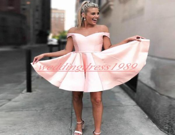 Eleganza fuori spalla Short Homecoming Dresses Satin Aline Juniors Cocktail Prom Dress Economico Club Club indossare ginocchio a buon mercato A4182594