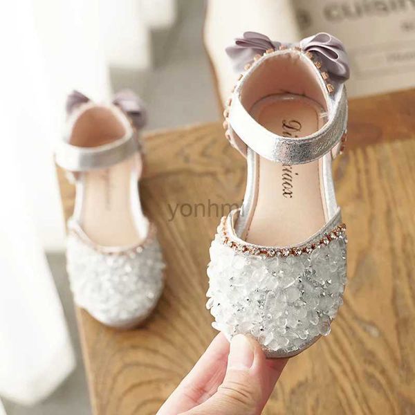 Slipper New Kids Leather Scarpe per ragazze Scarpe per matrimoni per bambini Children Sandals Principesse paillettes Bow Girls Casual Dance Sandals Flat E462 240408