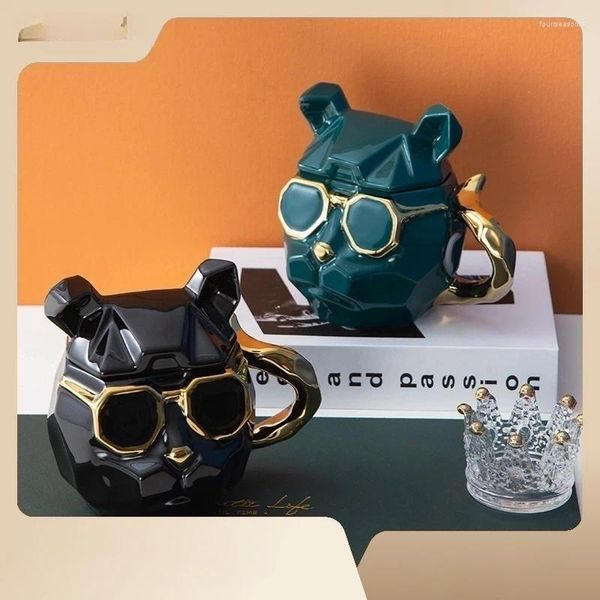 Kupalar yaratıcı seramik serin köpek fincan egzotik şekilli ev porselen fincanları kapak karikatür çift kahve ile kupa