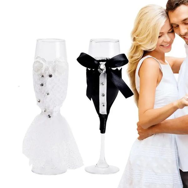 Vinho de casamento de vinhos de casamento Copo de xícara de xícara e noivo vestido branco preto decorativo para presente do dia dos namorados 240408