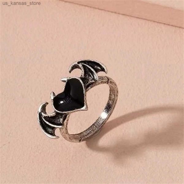Cluster Ringe Retro Angel Wings Black Red Emaille Herz Ring Damen Mode böse Teufel Flügel lieben Finger Ring Gothic Party Jewelry240408