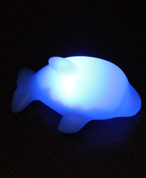 100 pezzi Dhl Dhl Dolfino carino forma bambini giocattoli d'acqua nuotare giocattolo per bambini giocattolo colorato lampada lampeggiante a led cambio2811496