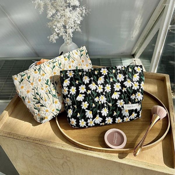 Bolsa floral de bordados de bordados de cosméticos para mulheres para mulheres estéticas de bolsa de flores portáteis de estilo europeu portátil de alta capacidade de algodão