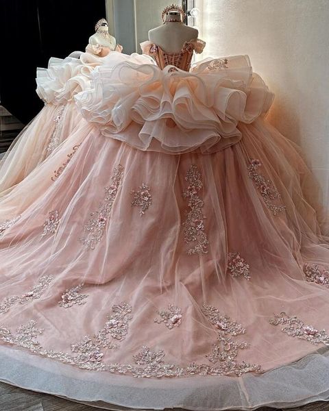 Peach Rosa scintillante Princess Quinceanera Abiti 2024 Ruffles Corse Stupy Corse Donting Crystal Vestidos de 15 Anos Sweet 16 Prom abito da ballo