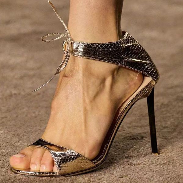 Designers Sandals Sapatos para mulheres de alta qualidade serpentina impressão de pele de couro de salto de salto de salto de salto lady bombas de 10,5 cm de altura Roma Sandal 35-42
