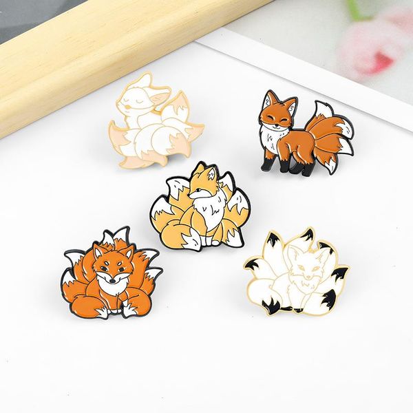 Nove cauda de cauda de raposa pinos personalizados kawaii broachos de animais fofos de lapela bola de joias de desenhos animados divertidos para crianças amigas