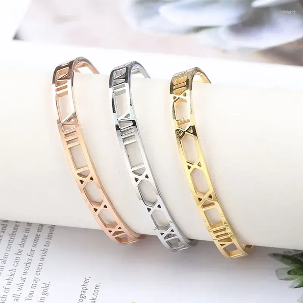 Braggle Fashion Skeleton Roman Alfabet Numbers Bracciale Ladies Titanio Ploiato 18K Giorri in oro