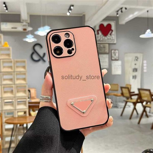 Casos de telefone celular Top Designers de luxo para iPhone Designer Fashion Creative Cellphone Case Triangular Name Plate Letter Mobile Shell Tampa Q240408