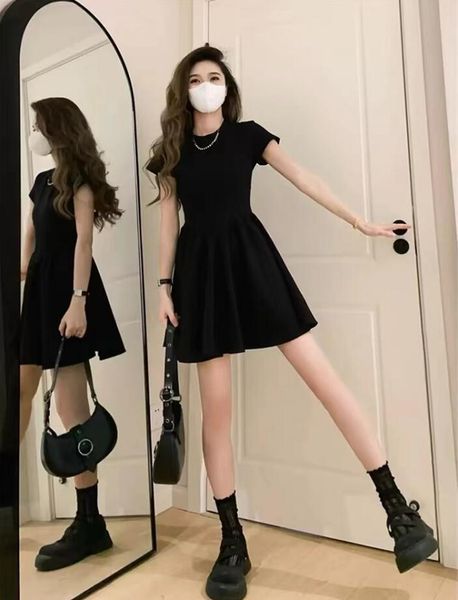 Nuovo abito da temperamento nero francese di lusso in stile Hepburn Black di fascia alta 2024 Summer Nuovo abito adatto a fit Nice abito nero 4816 4816