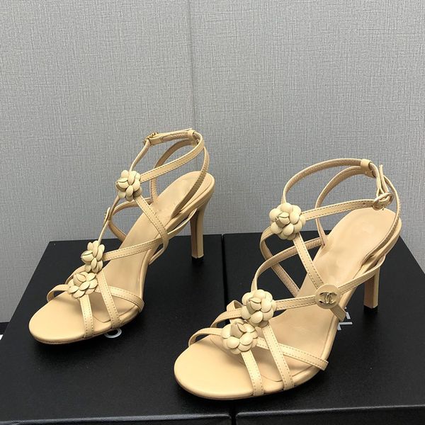 Designer femminile di lusso sandali sandali tacco a spillo tacco aperto tallone piatto stretto twine gladiatore di alto senso di scarpe gladiator piatto piatto bohémien agnello retrò sandali sandali scarpe spiaggia