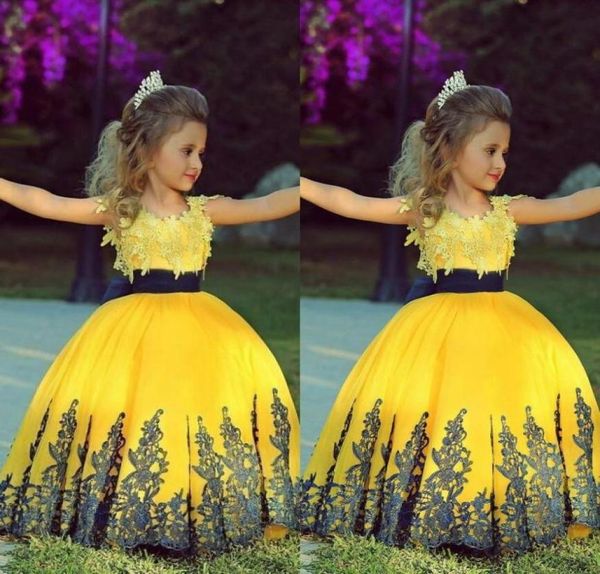 Abiti da ballo giallo alla moda Abiti da concorso per bambini con applique nera APPLICA APPLICATURA Custom Florist Girl Gown 6028135