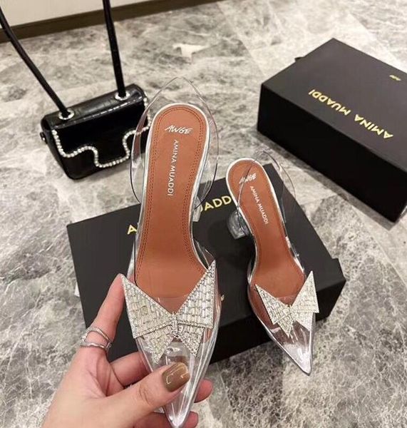 Amina Muaddi Designerschuhe Kleiderschuhe Sandalen PVC Spitze Slingbacks Bowtie Pumps Crystal High Heeled Damen Luxury Designer Party Hochzeitsschuhe mit Kasten