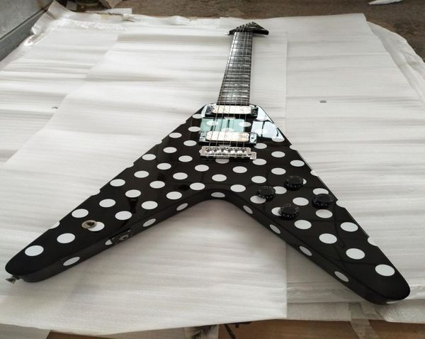 Promozione Randy Rhoads Polka Dot Flying V Black Electric Guitar Tremolo Bridge Whammy Bar Chrome Hardware 7750663