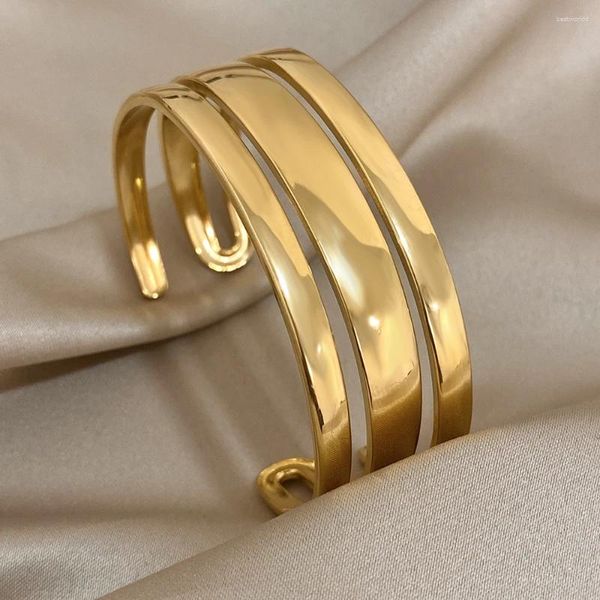 Bangle Greata Cunky Three Layered Spact Spact Speanlable Steel Wide Bangles for Women Gold с металлическими водонепроницаемыми украшениями.