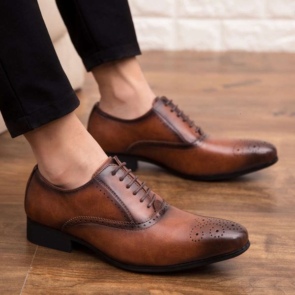 Abito formale classico in pelle retrò per uomini d'affari Brogue intagliato scarpe intagliato mandati Oxford Manager Oxford