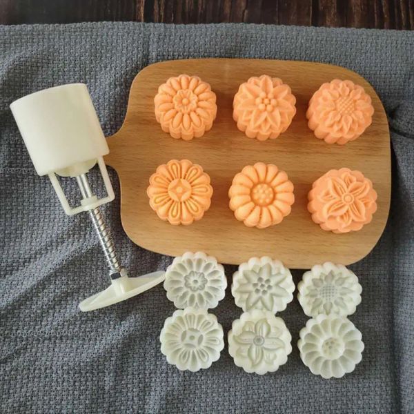 6pcs/4pcs Mutfak Malzemeleri 3D Çiçek şekli 50G Mooncake Kalıpları Çok Amaçlı Yeniden Kullanılabilir Festival Kurabiye Dekorasyon Aracı