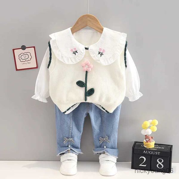 Set di abbigliamento vestiti per bambini coreani primavera e autunno 2023 Nuovi set per bambini giubbotto per maglione floreale 3D+camicia ricamata+jeans a 3 pezzi set