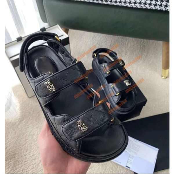 Designer Sandalen Frauen Kristall Kalb Leder Freizeitschuhe Römische Sandalen Flachheel Wedge Diamond gewebte Schnalle Pantoffeln