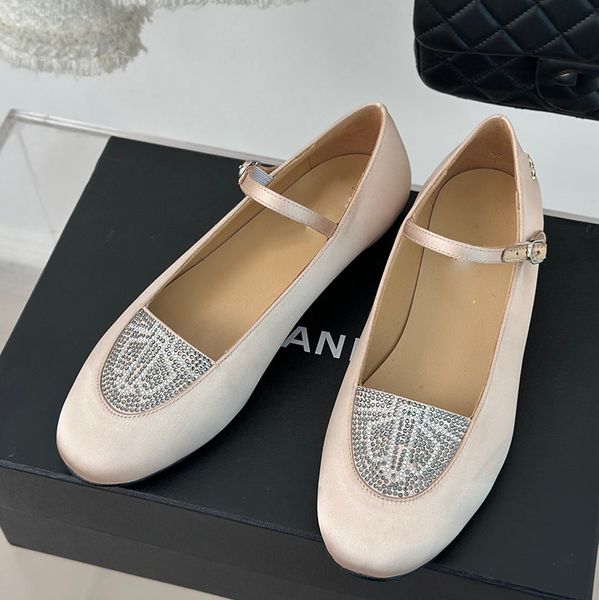 Mary Jane Shoes Ballet Flats Damen Designer -Kleiderschuhe Seiden Ballett Flats runde Zehen auf Lambskin Strsestone Sandalen -Knöchel -Einstellschnalle Maultiere