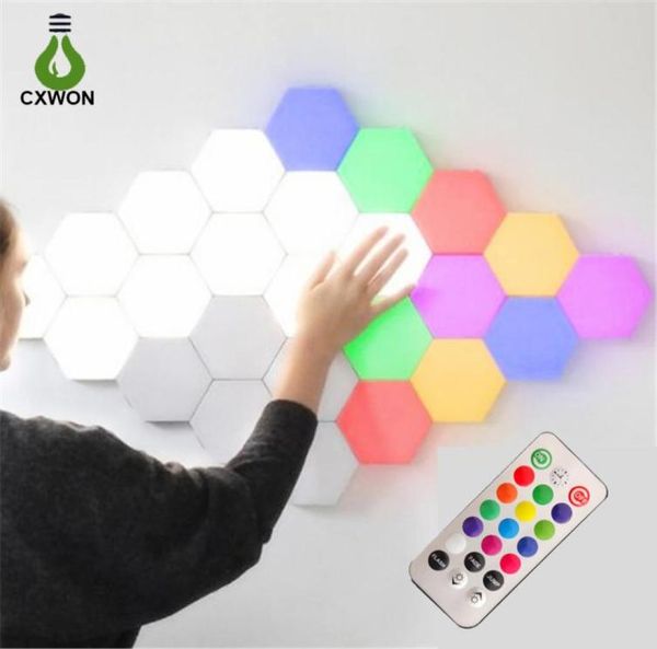 LED Lâmpada hexagonal Sensor de toque de controle remoto RGB Luz quântica de parede 13610 PCs Lâmpadas hexagon da sala de estar interna decorativa Bed9825041