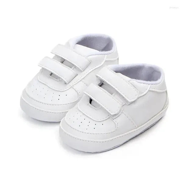 Primeiros caminhantes sapatos de bebê branco meninos meninas pu de tênis respiráveis solteiros