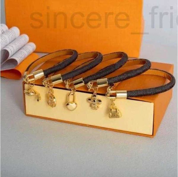 Bracelets de charme Designer Charm Bracelet Leather Fashion Lock Jóias clássicas Marrom marrom -marrom metal para homens e mulheres amantes Presente 6ya4