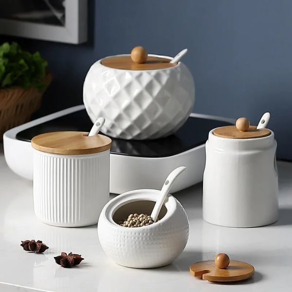 2024 barattoli di stagionamento in ceramica con shakers di sale in legno Forniture cucina a bombole di bombetta per spezie bianche set di zucchero bianco per